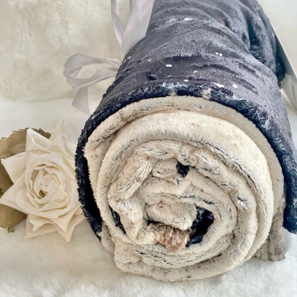 New with tags PRIMITIVES BY KATHY “WATCHING YOU” SOFT THROW BLANKET 50”x60” 🐶 - Picture 4 of 6